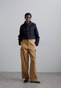 Victoria Beckham CROPPED JACKET - Jakna iz džinsa - dark indigo rinse