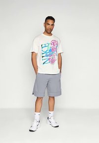 Nike Performance TEE M90  - T-Shirt print - sail