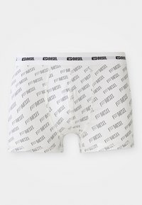 Boxeri albi din bumbac, cu un model repetat al logo-ului negru "DIESEL" și un brâu elastic negru. Textură moale și design ajustat.