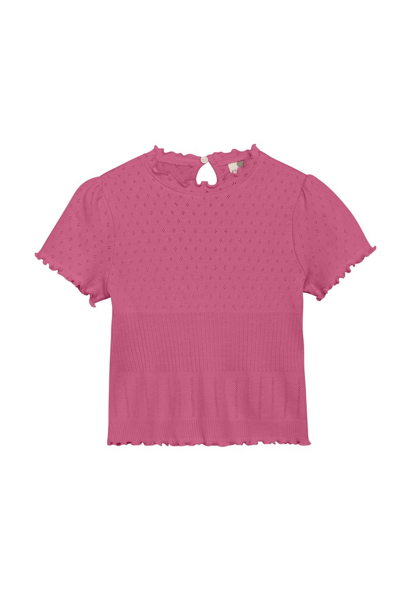 Rosa strikket topp med korte pufferm, teksturert mønster, ribbestrikket midje og en nøkkelhullslukking bak med knapp. Kantene har volangdetaljer.