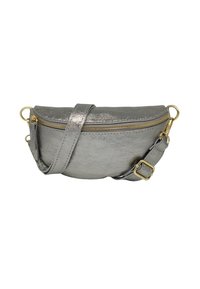Sac bandoulière argent métallique à la forme incurvée, avec une fermeture éclair dorée et une sangle ajustable. Texture lisse avec un subtil éclat.