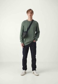 GAP Ravne kavbojke - dark-blue denim