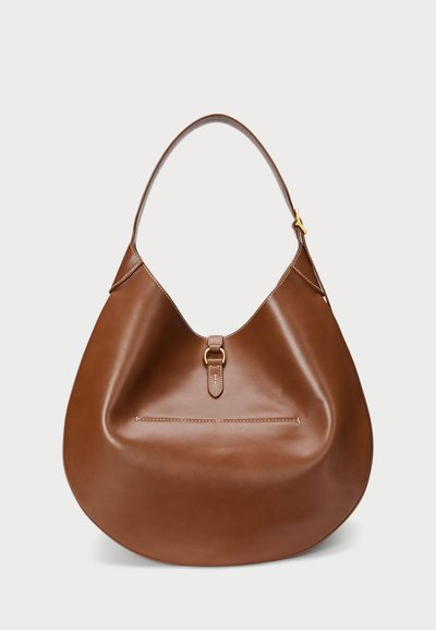 Brūna ādas hobo soma ar izliekumu, plakanu siksnu un priekšējais kabata ar šuvuma detaļām. Zelta piederumi.