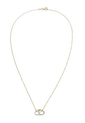 Fin guldkæde med to sammenhængende hjerteformede vedhæng, ét sølv og ét guld, på en hvid baggrund.