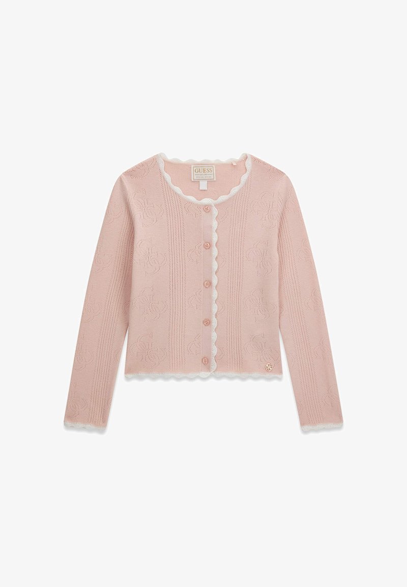 Cardigan en tricot à manches longues rose clair avec bordure blanche festonnée, boutons à l'avant et motif floral subtil, étiquette du logo GUESS près de l'ourlet.