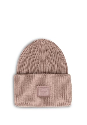 Berretto a maglia di un morbido rosa, con una texture a coste e un risvolto. Include una patch rettangolare con logo in un colore abbinato.