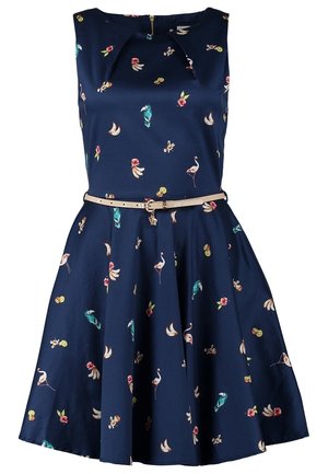 Vestido azul marino en línea A sin mangas, con un patrón floral en varios colores, cintura ceñida con un cinturón delgado y bolsillos laterales.