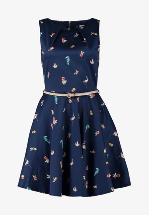 Vestido azul marino en línea A sin mangas, con un patrón floral en varios colores, cintura ceñida con un cinturón delgado y bolsillos laterales.