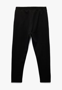 Sorte leggings fremstillet af glat, strækbart stof. Har en elastisk talje og en tætsiddende design, der snævrer ind ved anklerne. Ingen synlig hardware.