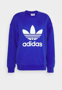 blå långärmad Adidas sweatshirt med vit trefoil-logo och "adidas"-text centrerad på framsidan, ribbade muddar och nederkant.