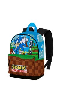 Sac à dos avec un design bleu de Sonic le Hérisson à l'avant, une poche à carreaux bruns, des bretelles noires et un fond graphique coloré.