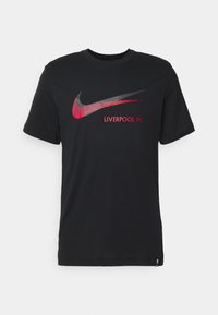 Musta puuvillainen t-paita, jossa on punainen ja harmaa Nike-logo sekä "LIVERPOOL FC" painettuna punaisella. Paidassa on lyhyet hihat ja pyöreä pääntie.