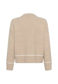 Pull en tricot beige à coupe courte, avec des poignets et un ourlet côtelés. Comprend un détail de ligne blanche en bas et une texture douce.