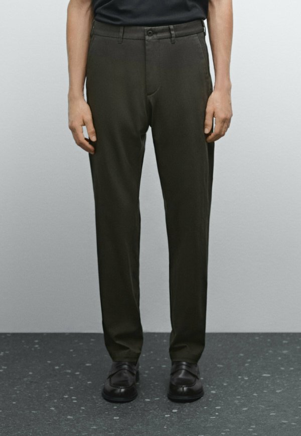 WITH STRUCTURE - Chinos