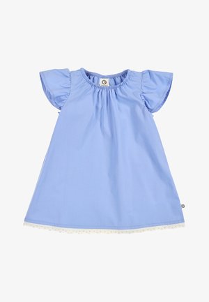 Robe à manches courtes bleu clair avec encolure élastique et bordure en dentelle œillet blanche à l'ourlet, conçue pour un tout-petit ou un jeune enfant.
