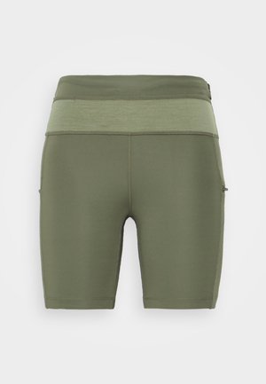 Olivgrüne, enganliegende Biker-Shorts mit breitem Bund und Seitentasche, für den aktiven Gebrauch entwickelt.