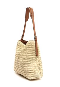 Borsa a secchiello in paglia intrecciata con tracolla in pelle marrone, caratterizzata da una superficie testurizzata e un'apertura superiore, esposta in diagonale.