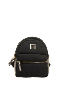 Zaino in nylon nero trapuntato con doppia cerniera, tasca frontale, logo metallico e dettagli animalier sulle linguette delle cerniere. Design compatto e arrotondato.