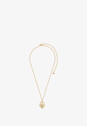 Kultainen kaulakoru, jossa ohut ketju ja soikea riipus, johon on kaiverrettu koristeellinen kirjain 'G' sekä yksityiskohtaisia koristeita.