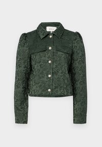 Mörkgrön kort jacka med präglat blommönster, knappstängning, axelfållar och två bröstfickor. Slät textur och klassisk krage.