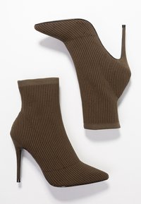 Miss Selfridge Botki na obcasie