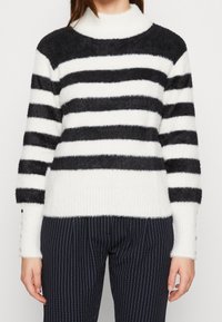 Morgan Pullover - black