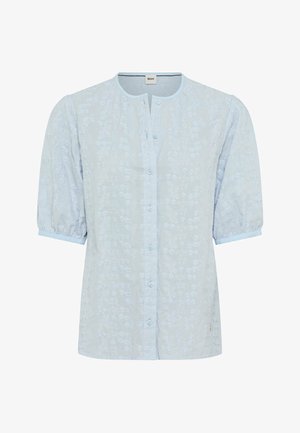 Lichtblauw blouse met korte mouwen, geborduurd met bloemen, knoopsluiting aan de voorkant, ronde hals en licht opgeblazen mouwen.