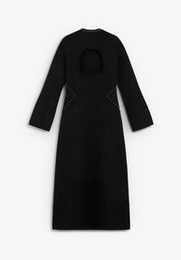 Schwarzes Kleid mit langen Ärmeln, Rückenschlitz und Nietenakzenten an den Seiten. Glattes Material mit strukturierter Form, knielanges Design.