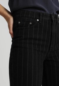 Gestuz Vaqueros rectos - black