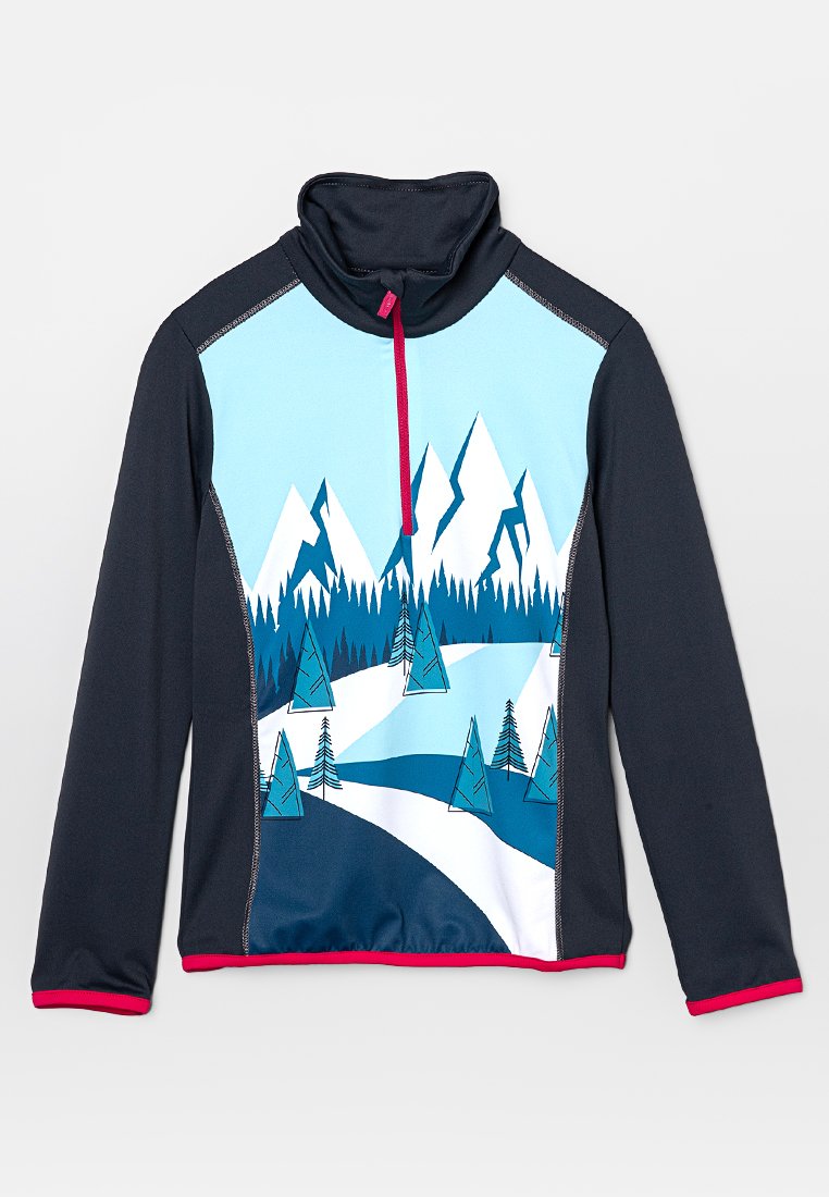 Pull-over à manches longues noir et bleu avec un graphique de montagne et de pins, col zippé mi-hauteur, et accents de tirette et de bordure rouge.