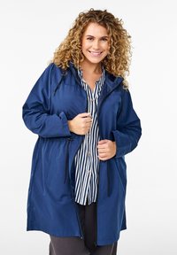 Zizzi FLASH - WASSERABWEISENDER  - Parka - black iris