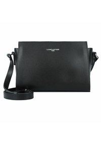 Borsa a tracolla in pelle nera con finitura texture, forma rettangolare, tracolla regolabile e dettaglio in logo "Lancaster Paris" in argento.