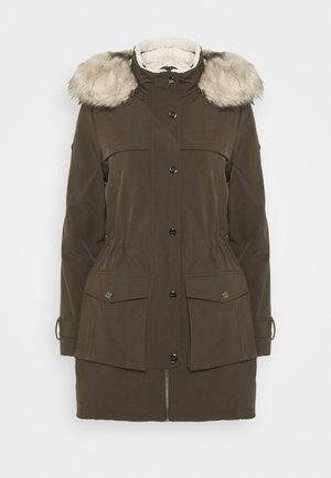 Olivgrüner Parka mit Kunstfellkragen, Reißverschluss- und Knopfverschluss, zwei Fronttaschen und einstellbarem Taillenzug. Glattes, strapazierfähiges Material.