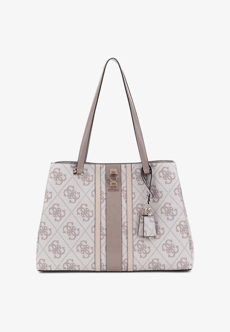 Sac cabas Guess beige clair et taupe avec doubles poignées, motif monogramme, bande verticale centrale et breloque porte-clés assortie attachée.