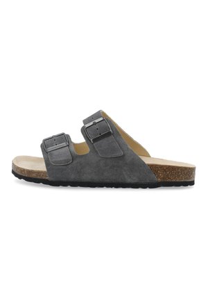 Grå mocka slide sandal med två justerbara spännen, en korkfotbädd och en strukturerad gummisul. Öppen tå-design med en böjd form.