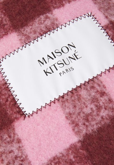 Maison Kitsuné CHECK BRUSHED SCARF - Šál - pink/redstar