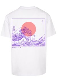 Bela bombažna majica s purpurno valovno zasnovo in roza krogom, z japonskim besedilom na dnu v purpurni barvi.