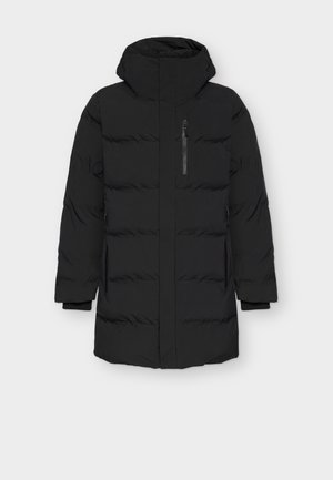 Sort pufferjakke med høj krave og lynlås foran. Har sidelommer, en glat tekstur og quiltet design med polstrede sektioner.