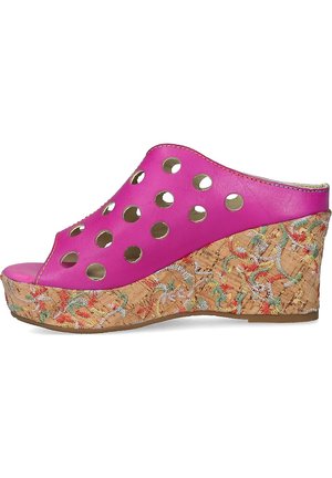 Sandalo zeppa con tomaia rosa caratterizzata da fori circolari e suola in sughero decorata con ricamo floreale multicolore.