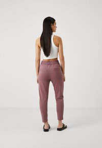 ONLY Petite ONLPOPTRASH EASY - Bukse - rose brown