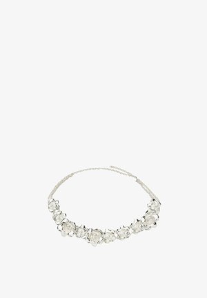 Ezüst virágos nyaklánc összekapcsolt lánccal és szimmetrikusan elrendezett, rózsára emlékeztető virág bájokkal az elülső részen.