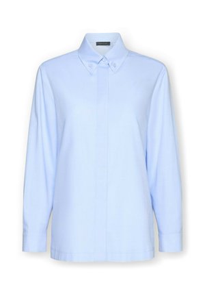 Jasnoniebieska koszula na długi rękaw z guzikami, kołnierzykiem zapinanym na guziki oraz ukrytymi guzikami z przodu, prezentowana na jednolitym białym tle.