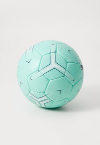 Mintgrøn fodbold med hexagonale paneler, tekstureret overflade og kontrasterende sorte accenter. Letvægts- og symmetrisk design.