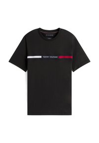 Črna Tommy Hilfiger majica s kratkimi rokavi s belimi, mornarsko modrimi in rdečimi vodoravnimi črtami ter imenom blagovne znamke, ki je nameščeno na sredini prsnega koša.