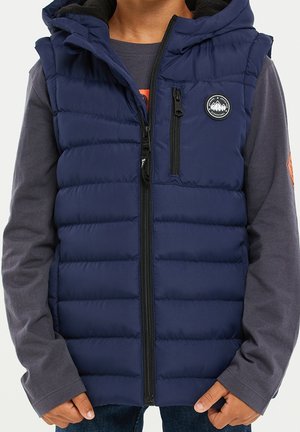 Marineblaue Steppweste mit Reißverschluss vorne, Kapuze und aufgenähtem Logo. Verfügt über ein horizontal gestepptes Design und zwei Reißverschlusstaschen.