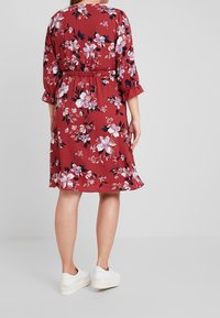Vero Moda Curve Vapaa-ajan mekko - brown