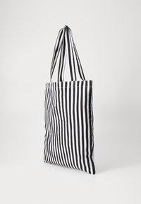Mads Nørgaard SACKY ATOMA BAG - Velika torba - black beauty/white alyssum