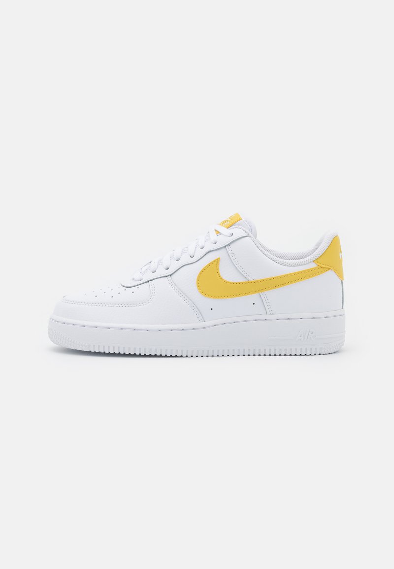 Nike Sportswear AIR FORCE 1 - Sapatilhas - white/saturn gold/white