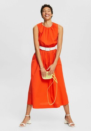 GATHERD MIDI - Vestido informal - bright orange