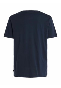 Donkerblauwe katoenen t-shirt met korte mouwen, een ronde hals en een rechte snit. Heeft zijsplitten en minimale branding aan de onderkant.